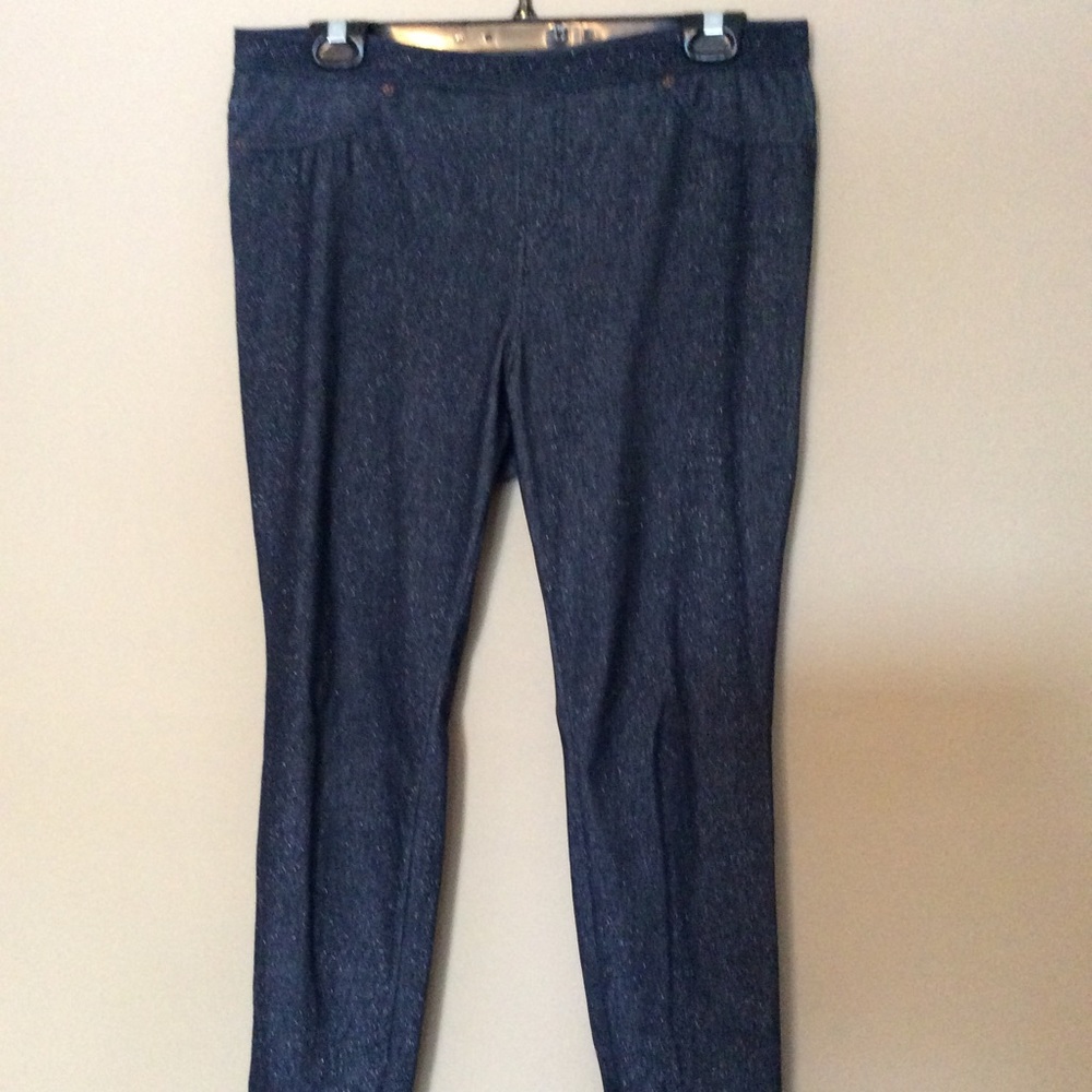 Dark jegging with slight sparkle